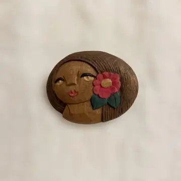 나무 조각 브로치