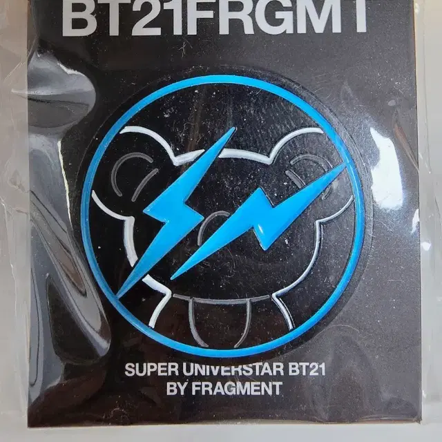 BT21 FRAGMENT 메탈 핀 뱃지 KOYA