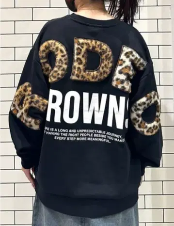 로데오 크라운 애니멀 인조 모피 아플리케 맨투맨 상의 BLACK