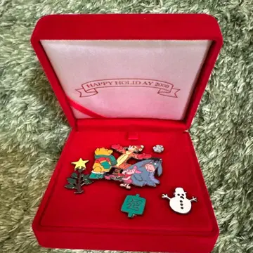 디즈니 스토어 푸우 패밀리 2000년 크리스마스 박스 핀 배지