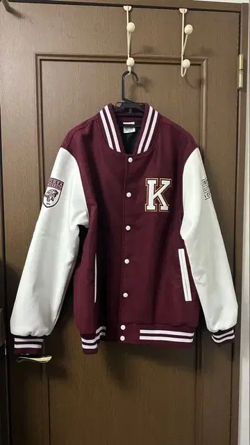 고려대학교 KOREA UNIVERSITY 바시티 자켓 버건디/화이트