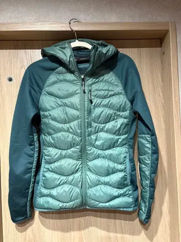 PeakPerformance 헬리움 하이브리드 다운 후드 여성용