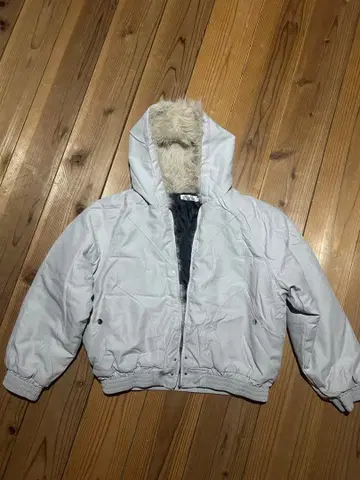 퍼 달린 다운 자켓