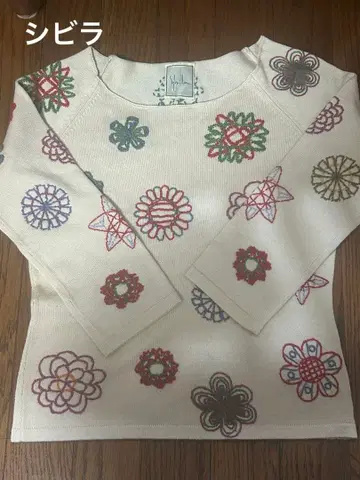 시빌라 자수가 귀여운 7부 소매 니트