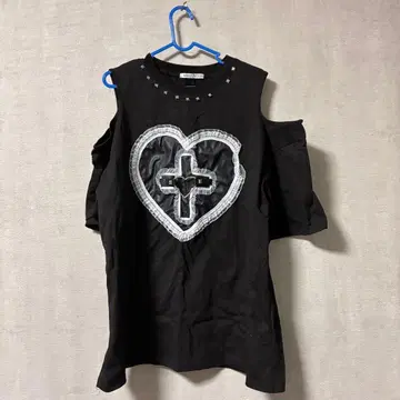 Melo Mode 오프숄더 T셔츠 블랙