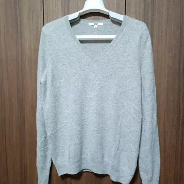 새상품급 UNIQLO 캐시미어 100% 그레이 V넥 스웨터 L