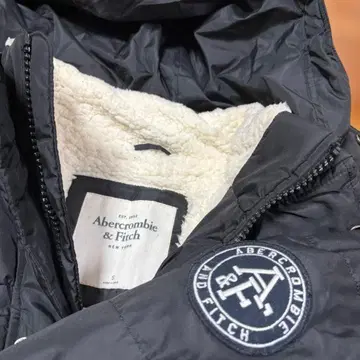 아바클로 다운 자켓 S 사이즈, 안감 보송보송 이중 소매로 따뜻해요