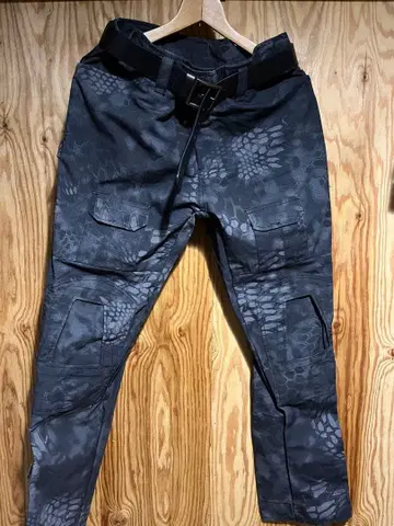 타이폰 카모 무늬 카고 팬츠