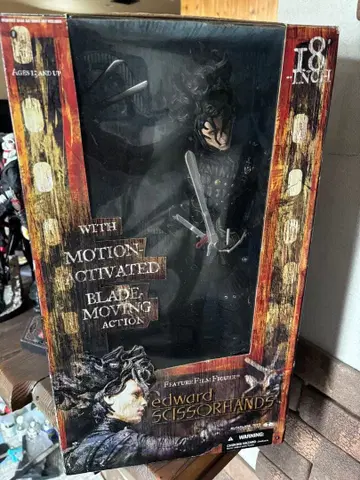 에드워드 시저핸즈 18인치 피규어