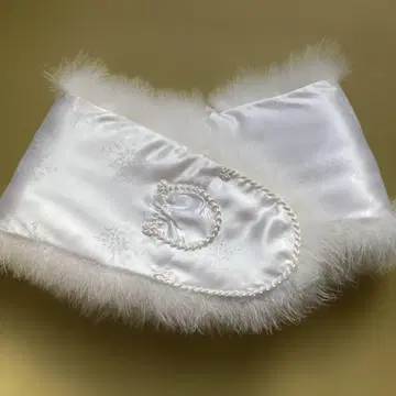 화이트 새틴 퍼 숄 성인식