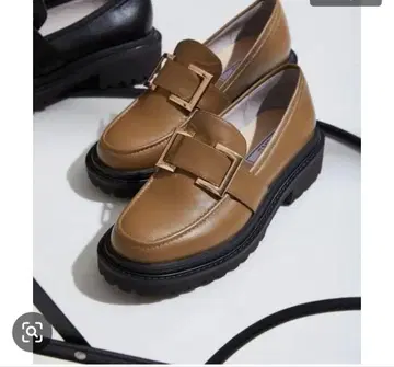 최종 가격 NICAL 골드 버클 통굽 로퍼 24cm 카키