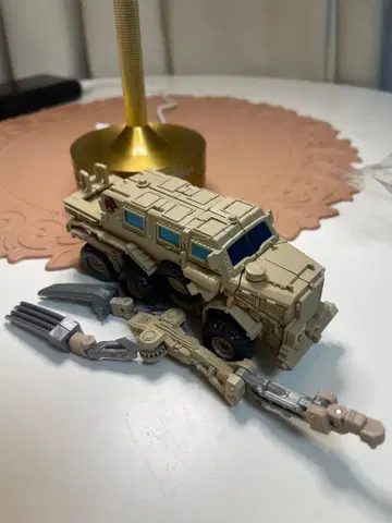 트랜스포머 스튜디오 시리즈 SS-24 피규어 본크러셔