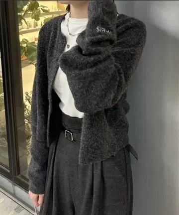 새상품급 mystic PARIS 자수 가디건 차콜 그레이