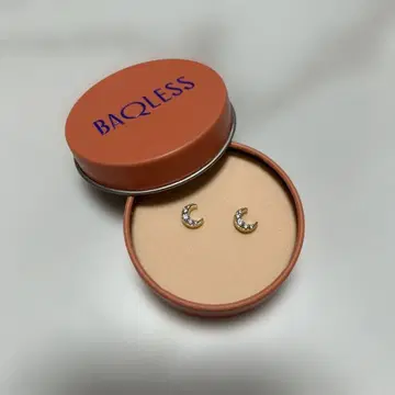 BAQLESS 달 모양 귀걸이 크리스탈 포함