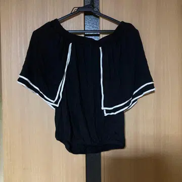 d.i.a. 다이아 오프숄더 상의 소주르 다이아 블랙