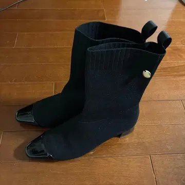 Farfalle 블랙 니트 부츠 와이드 힐