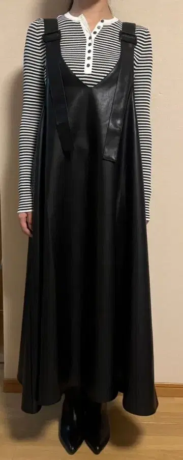 인조 가죽 살로펫 원피스