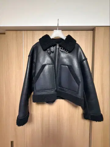 숏 페이크 무스탕 블루종