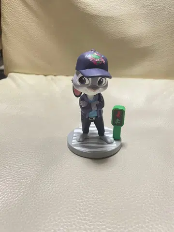 주토피아 토끼 피규어