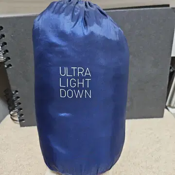 유니클로 후드티 없는 울트라 라이트 다운 남성용 L 네이비