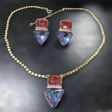 복고풍 느낌의 목걸이 세트 ( 목걸이 1점 + 귀걸이 1페어 )