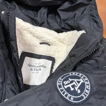 아바클로 다운 자켓 S 안쪽 복슬복슬 이중 소매로 따뜻함