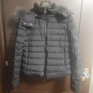TATRAS 다크 그레이 퍼 포함 다운 자켓