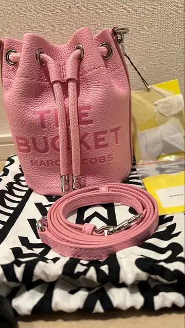 MARC JACOBS The Leather 버킷 백