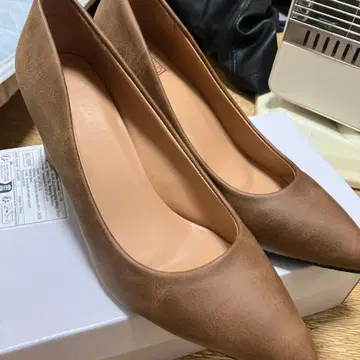 브라운 스틸레토 중간 힐 펌프스