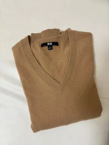 유니클로 캐시미어 100% V넥 니트 베이지 V넥 스웨터