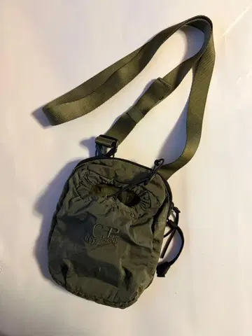 C.P 컴퍼니 숄더백