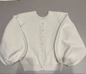 [새상품급] 펄 볼륨 슬리브 니트 가디건 화이트