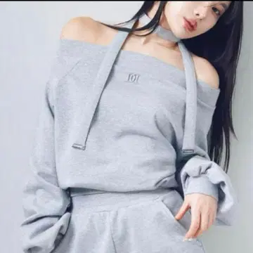 오프숄더 라메 맨투맨 상의 GRY Darich 다리치