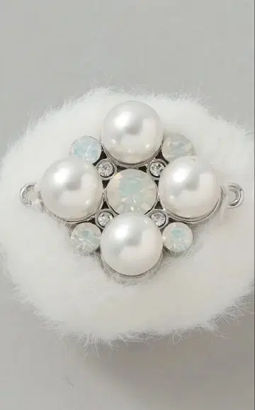 미사용 새상품 TO BE CHIC 펄 장식 브로치