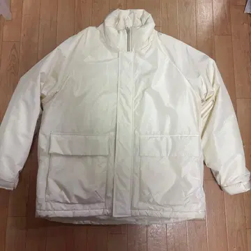 GU 화이트 다운 자켓