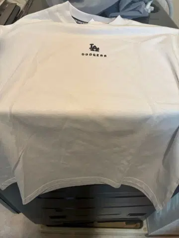 다저스의 반팔입니다