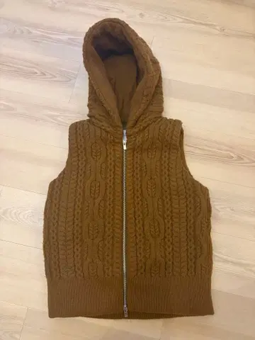 라코스테 LACOSTE 케이블 짜임 후드 부착 니트 베스트 34