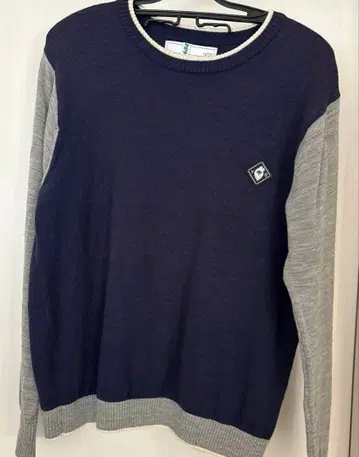 V12 네이비 별 패턴 니트 스웨터