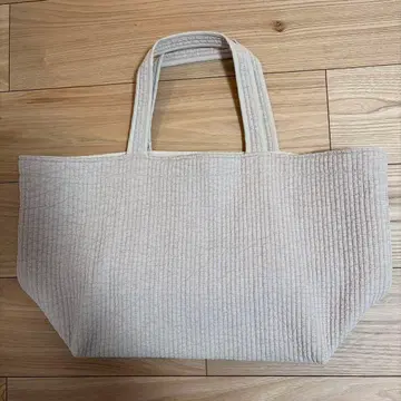 비오는날 리스타트 카페 베이지