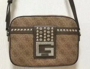 GUESS 게스 새상품급 스터드 장식 브라운 숄더백 선물용 주머니 포함