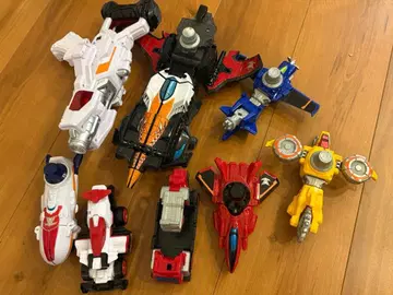 괴도전대 루팡레인저 VS 경찰전대 패트레인저 완구 세트