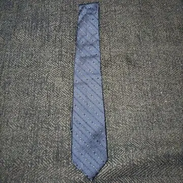 Calvin Klein 네이비 스트라이프 넥타이