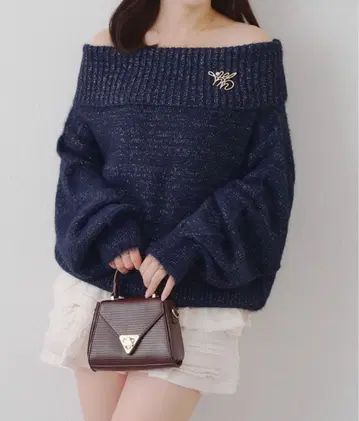 올리브 데 올리브 오프숄더 샤기 니트