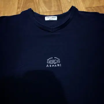 조르지오 아르마니 네이비 V넥 티셔츠 M 사이즈