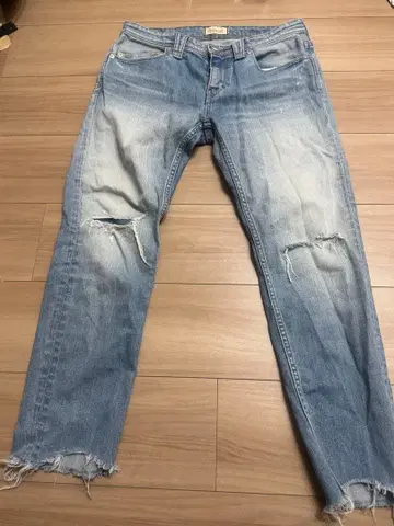 YANUK 라이트 블루 데미지 데님 팬츠