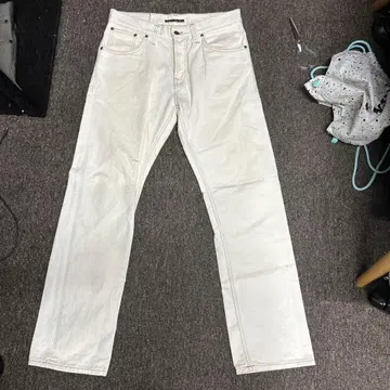 Nudie Jeans Co. 화이트 스트레이트 데님