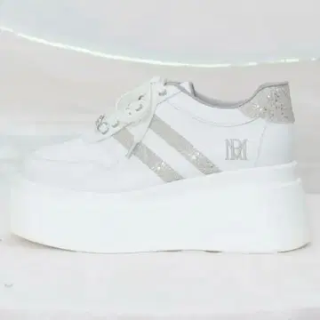 로제 뮤즈 글리터 포인트 스니커즈 화이트