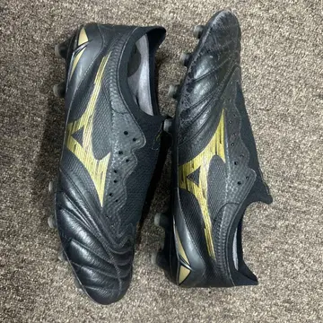 Mizuno 축구화 블랙/골드