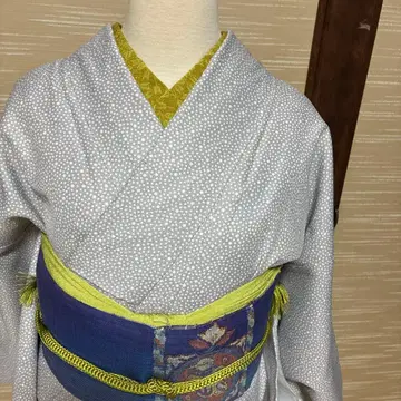 그레이와 화이트 물방울 패턴 기모노