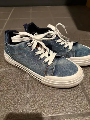 데님 로우컷 스니커즈